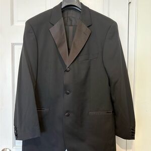 Hugo Boss black tuxedo size 40S great used condition